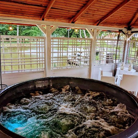 Hotel Spichrz Borcz Eksteriør bilde